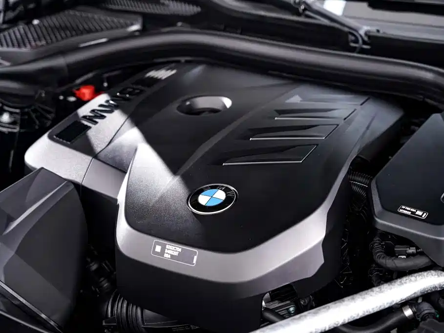 BMW 5 Series — миниатюра 13