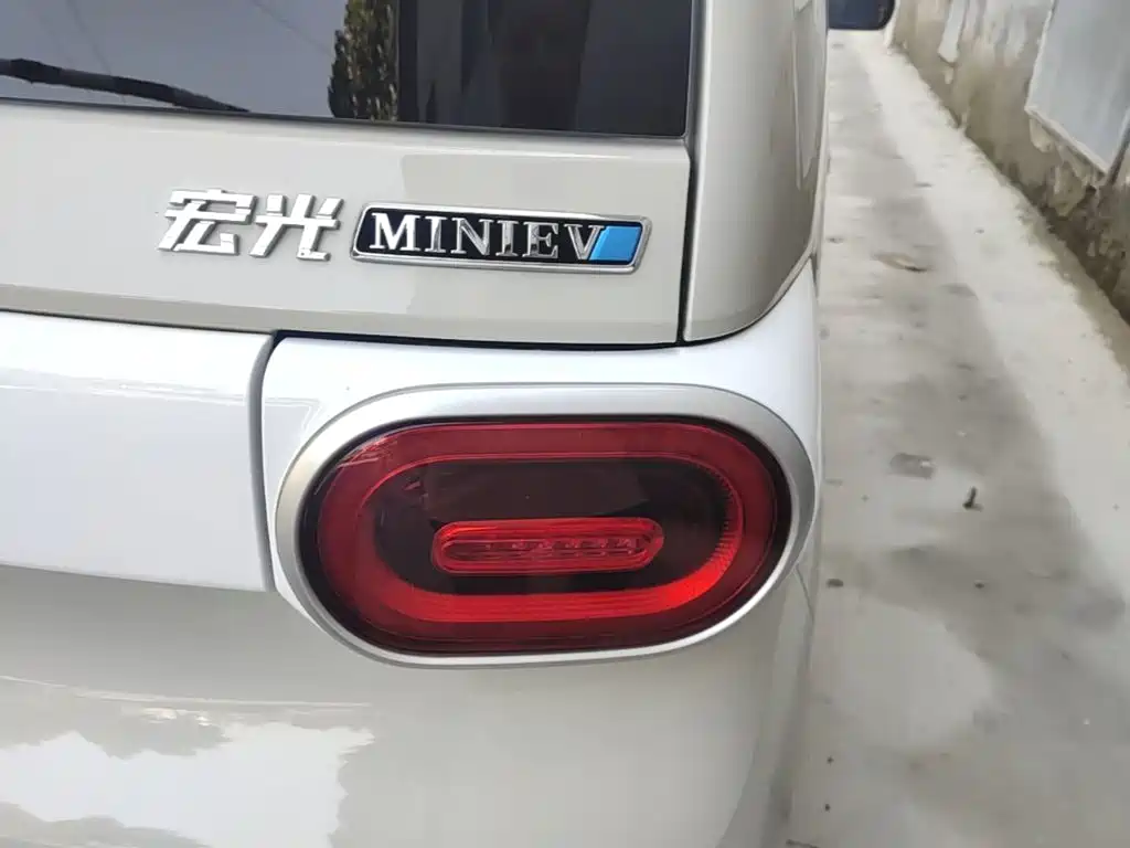 Wuling MINIEV — миниатюра 8