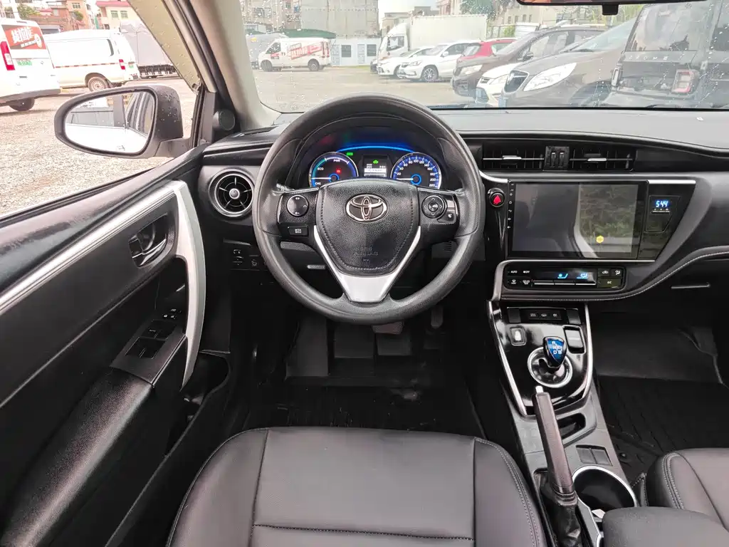 Toyota Corolla Hybrid — миниатюра 8