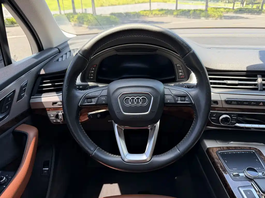 Audi Q7 — миниатюра 5