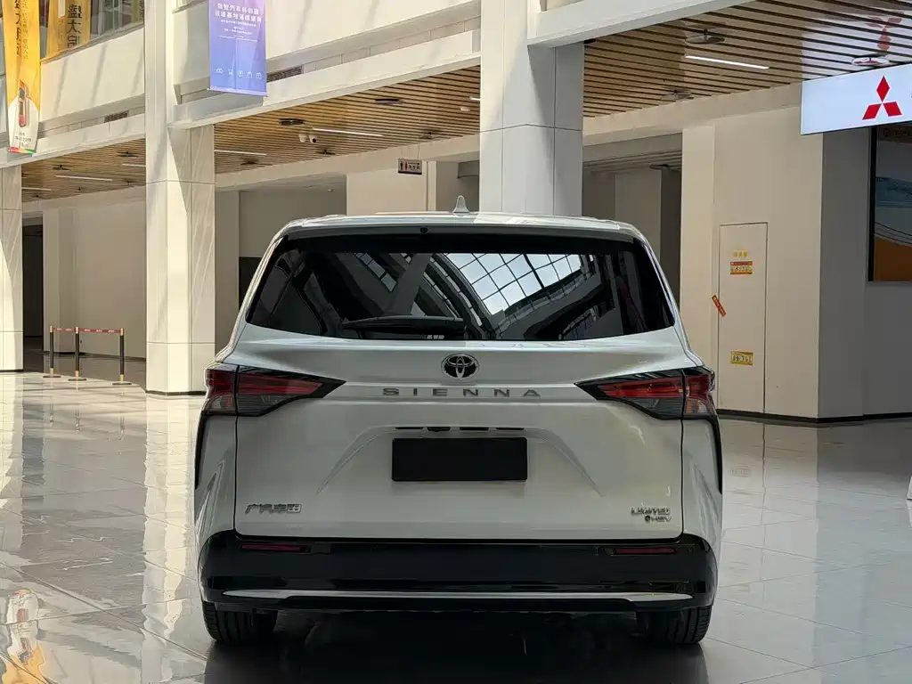 TOYOTA SIENNA
