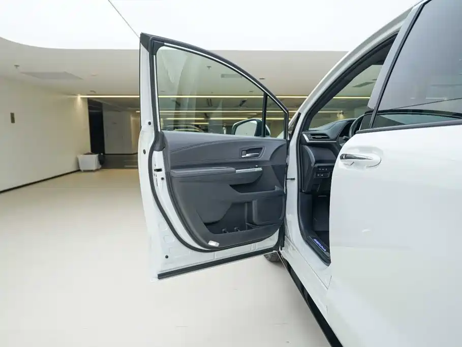 Toyota Sienna — миниатюра 16
