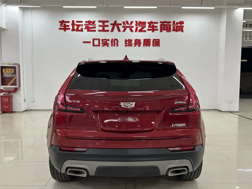 CADILLAC XT4