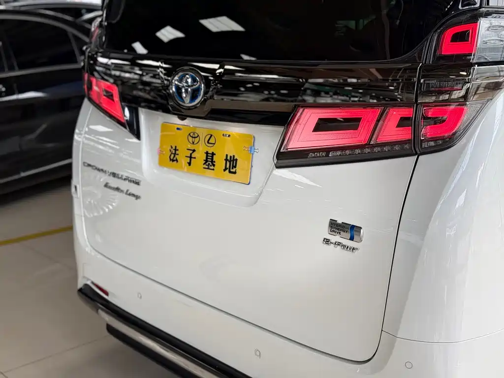 Toyota Vellfire Crown Hybrid 2.5L HV Supreme Edition, фото 24