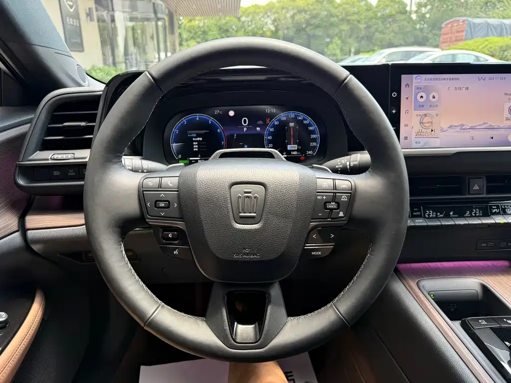 Toyota Crown (Import) — миниатюра 9
