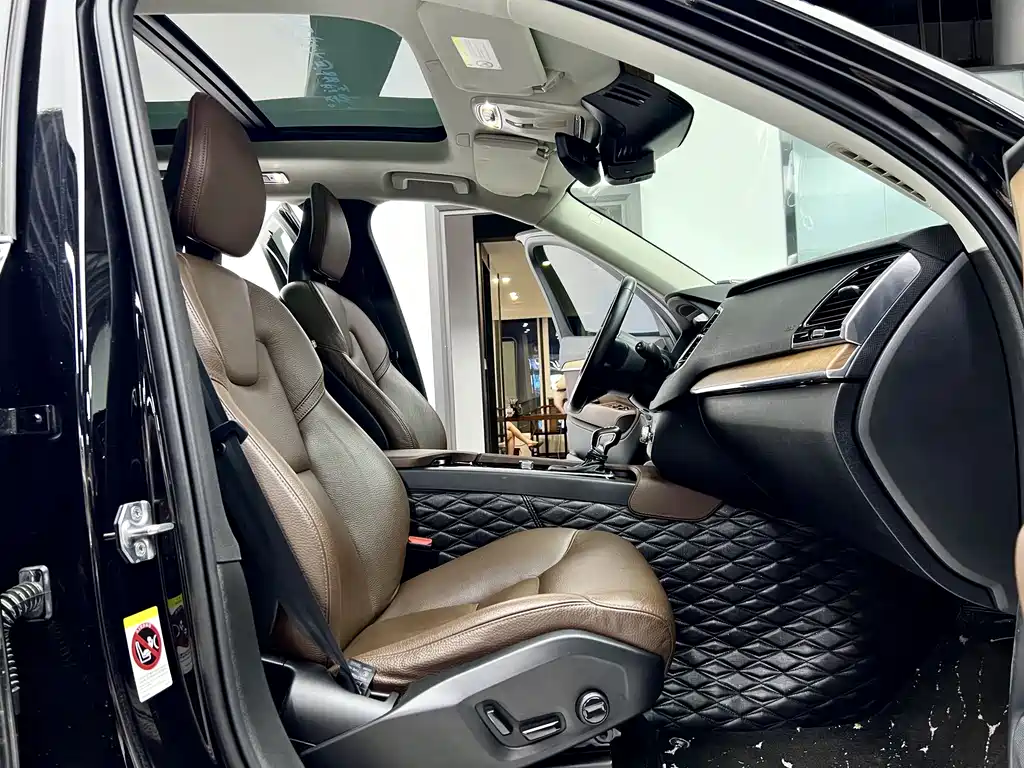Volvo XC90 — миниатюра 8
