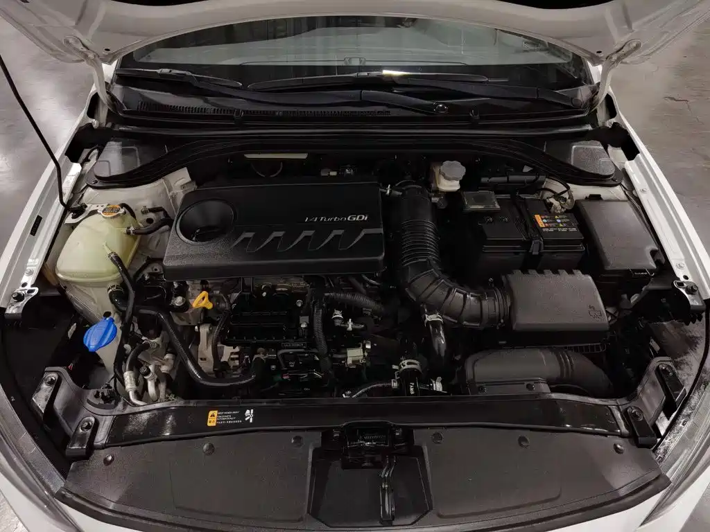 Hyundai Elantra — миниатюра 6