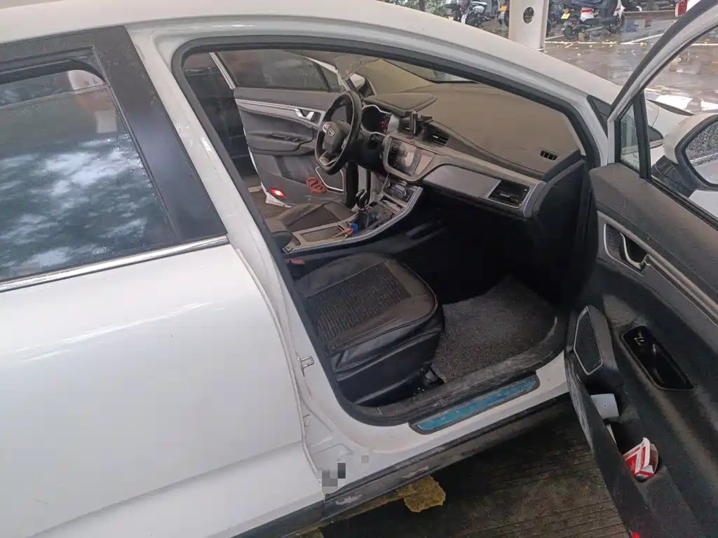 Geely Emgrand GS — миниатюра 19