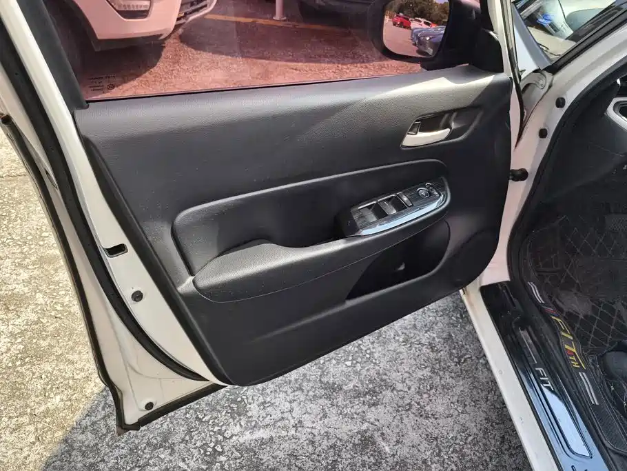 Honda Fit — миниатюра 7