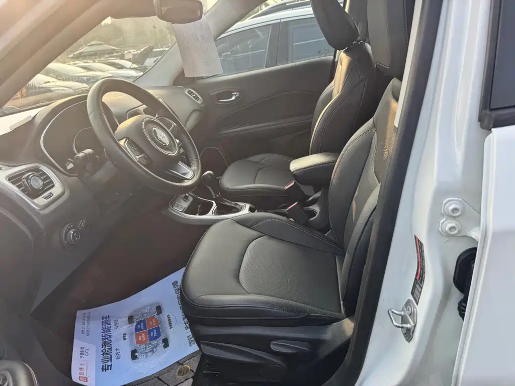 Jeep Compass — миниатюра 5