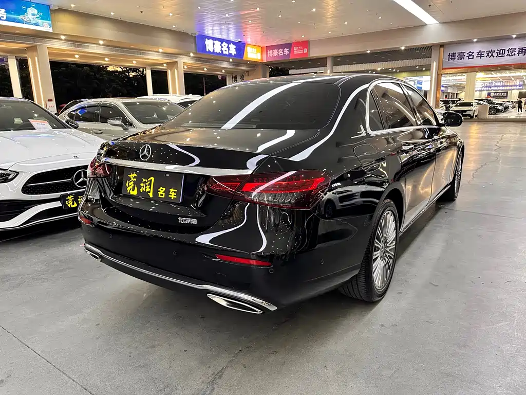 Mercedes-Benz E-Class — миниатюра 5