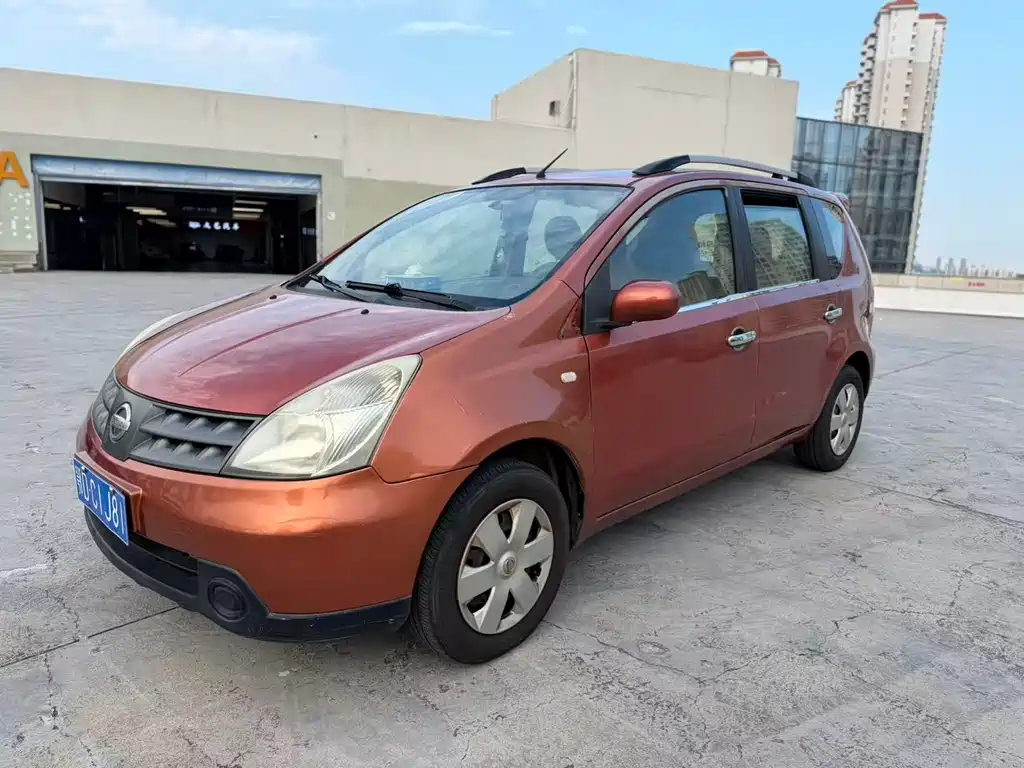 Купить Nissan Livina