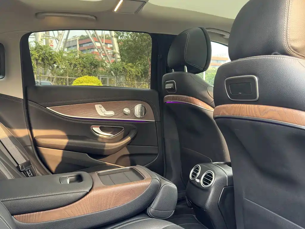 Mercedes-Benz E-Class — миниатюра 6