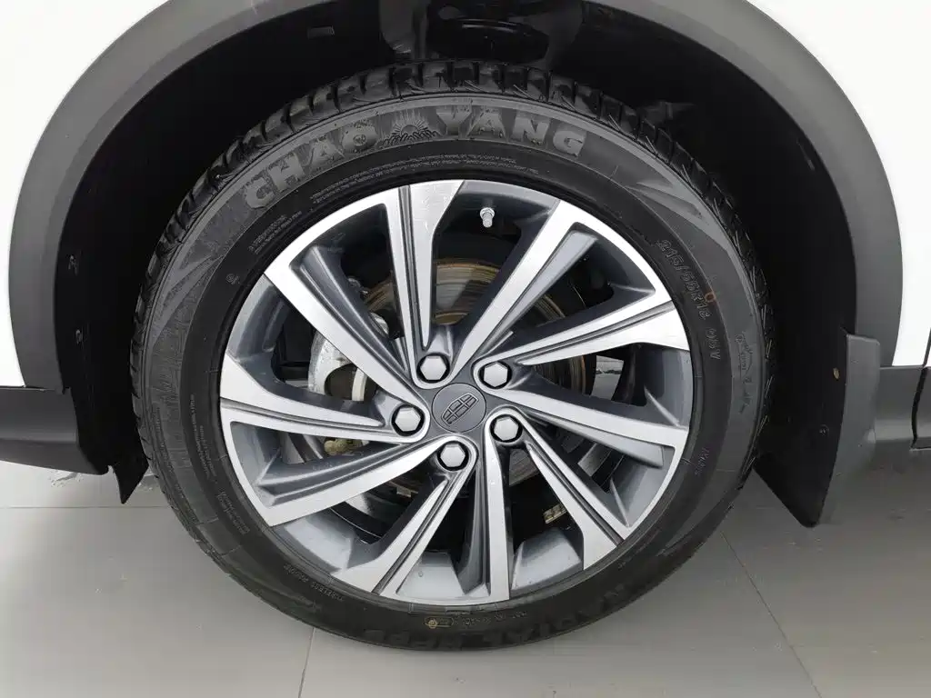 Geely Binyue — миниатюра 17