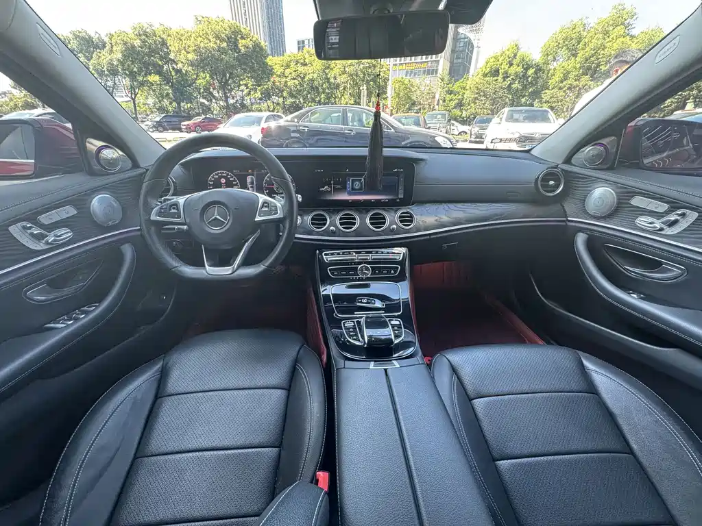 Mercedes-Benz E-Class — миниатюра 8