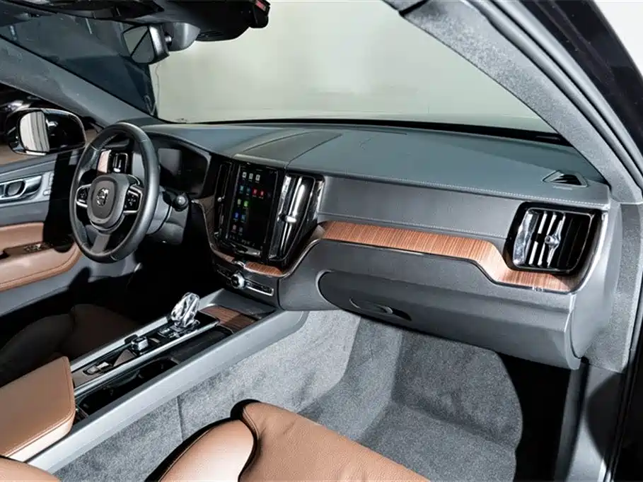 VOLVO XC60 PLUG IN HYBRID