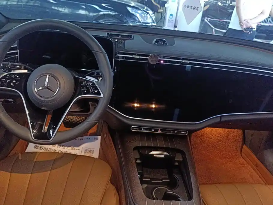 Mercedes-Benz E-Class — миниатюра 12