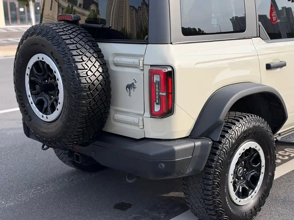 Ford Bronco — миниатюра 12
