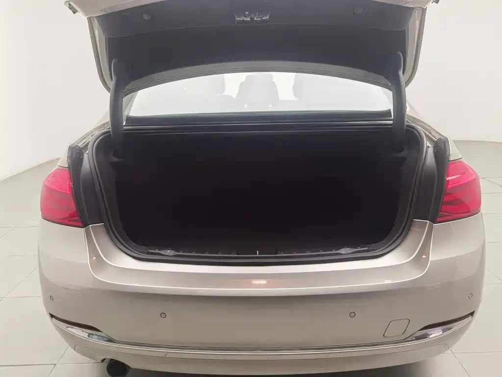 BMW 3 Series — миниатюра 16