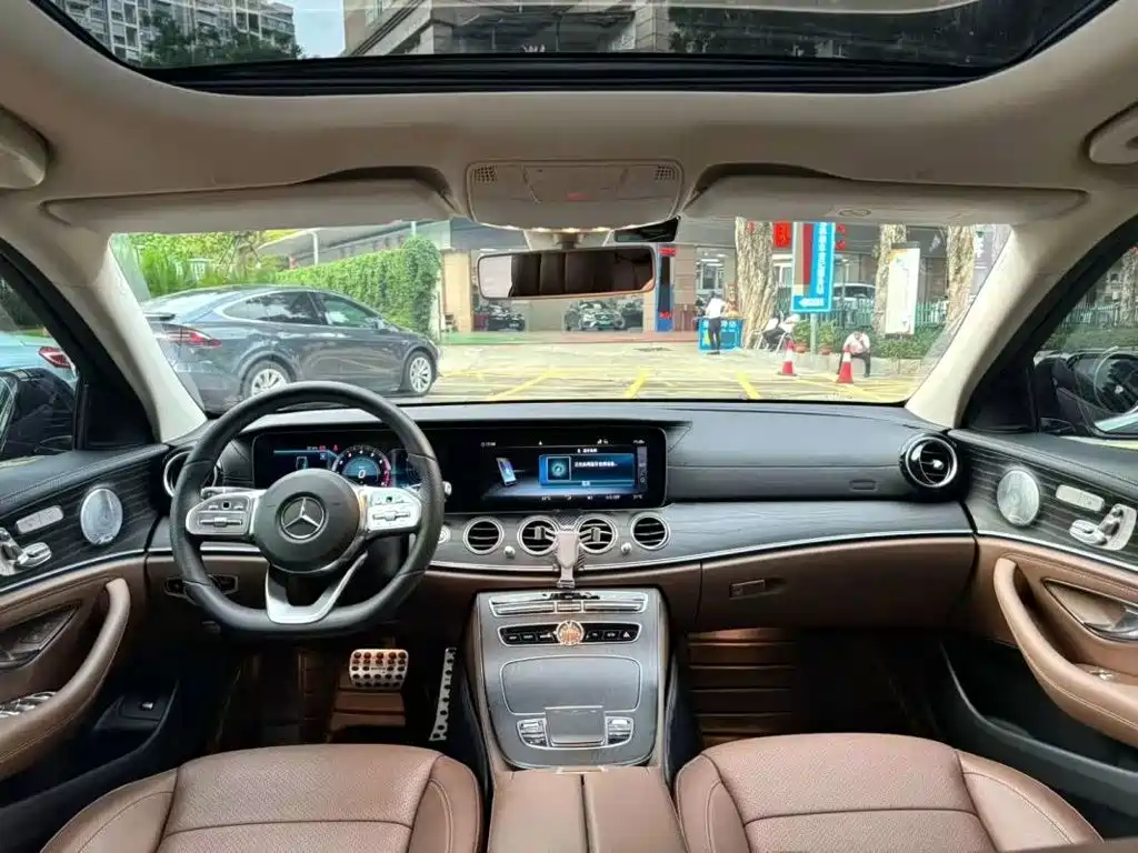 Mercedes-Benz E-Class — миниатюра 2