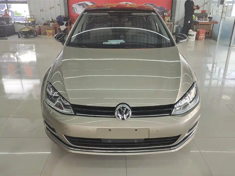 VOLKSWAGEN GOLF