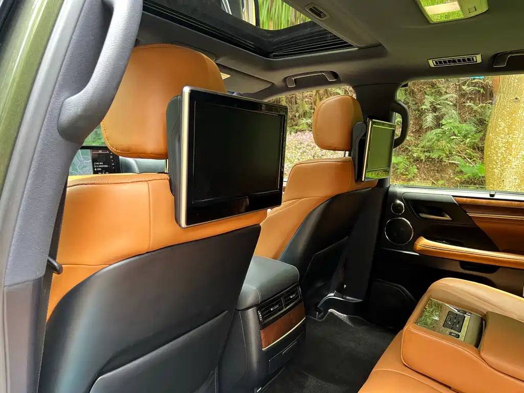 Lexus LX — миниатюра 12
