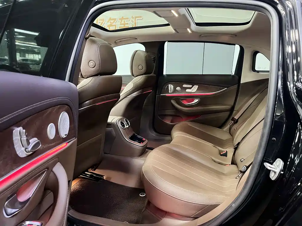 Mercedes-Benz E-Class — миниатюра 8