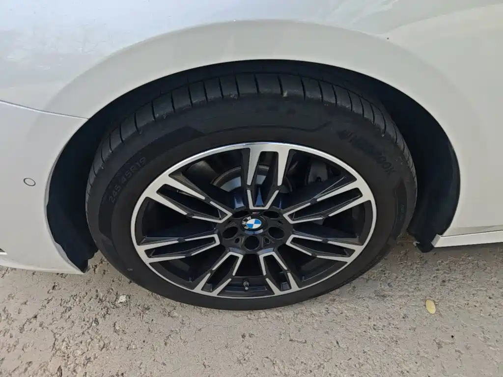 BMW 5 Series — миниатюра 23