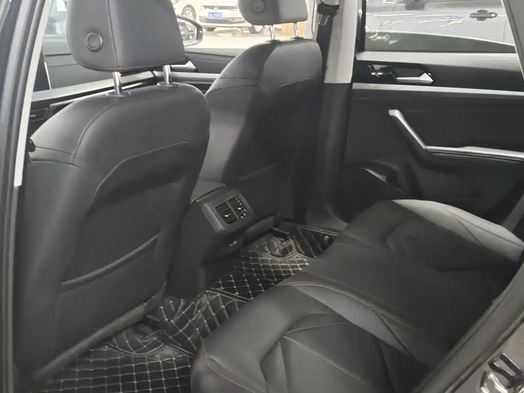 Volkswagen Lavida — миниатюра 8