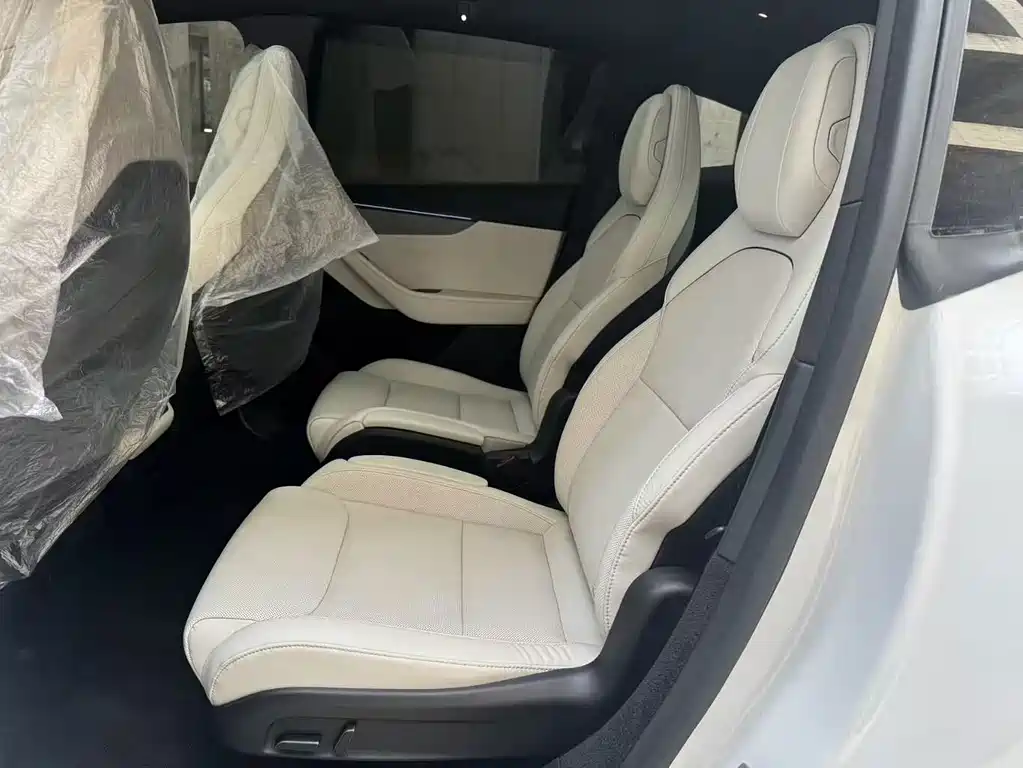 Tesla Model Y L — миниатюра 4