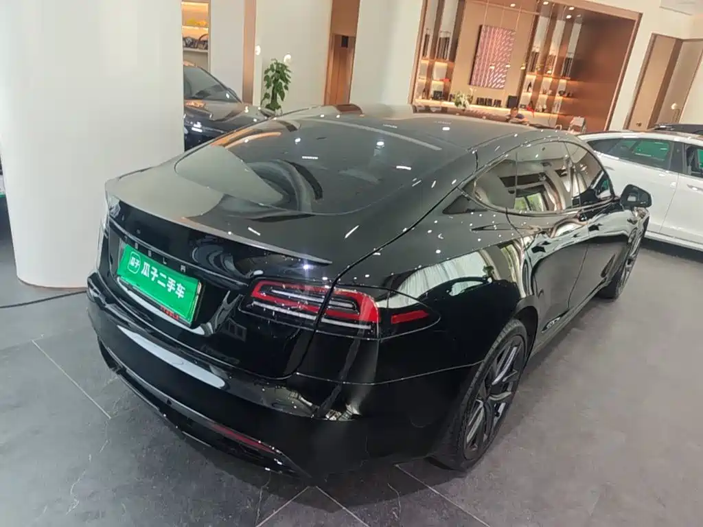 Tesla Model S — миниатюра 5