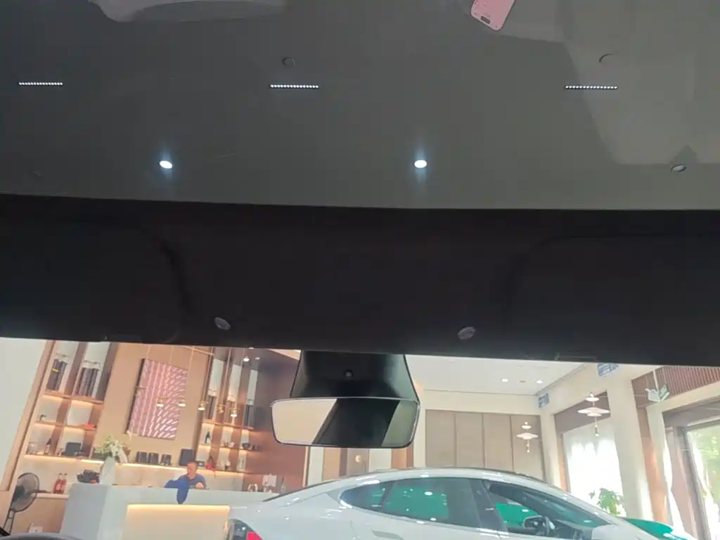 Tesla Model S — миниатюра 14