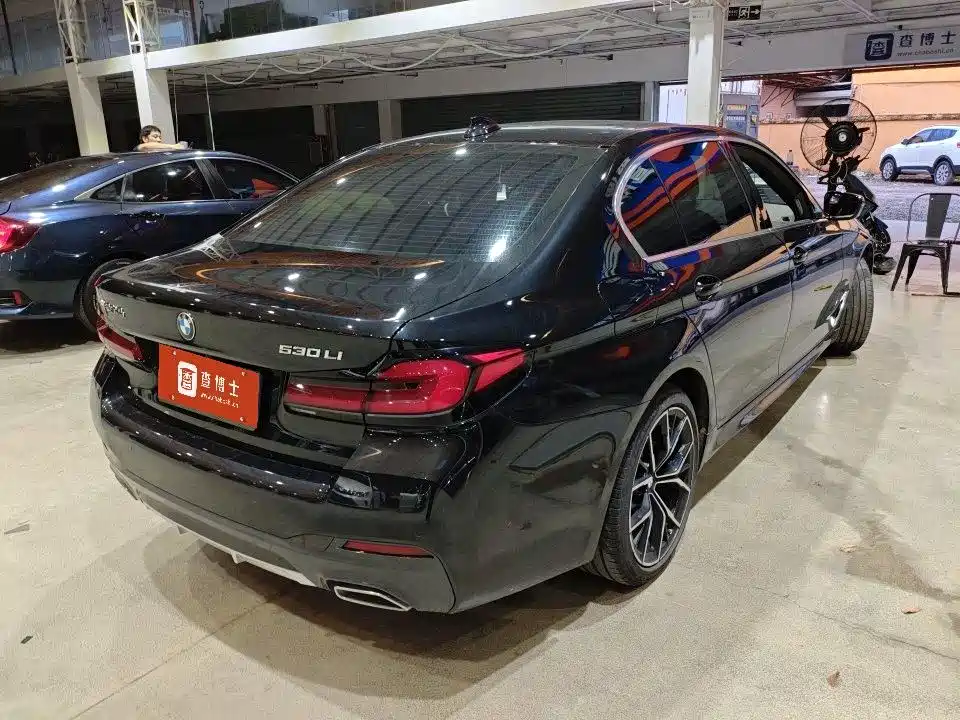 BMW 5 Series — миниатюра 7