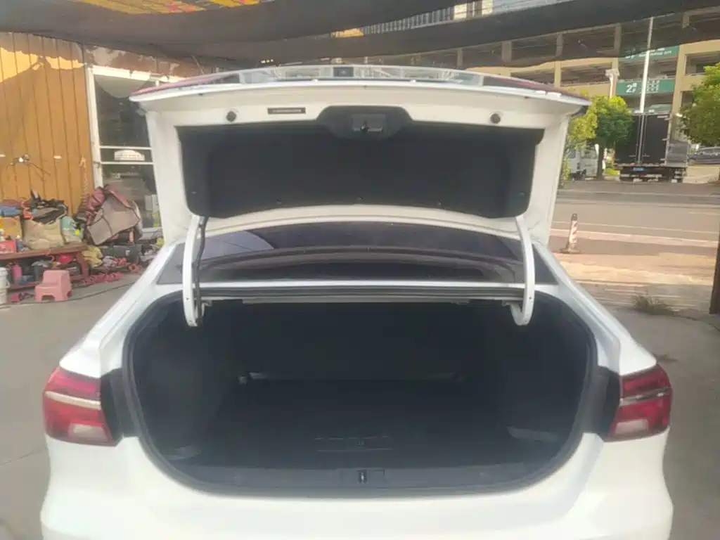 Roewe i6 Classic — миниатюра 19