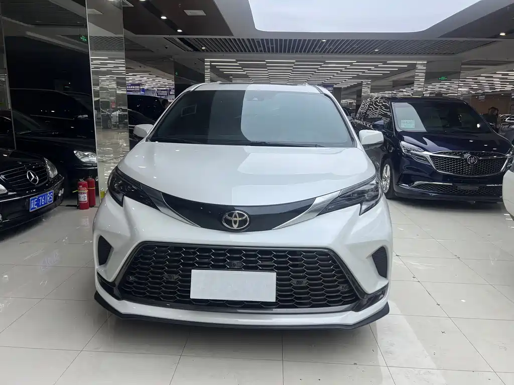 Toyota Granvia 2024 2.5L Luxury PLUS