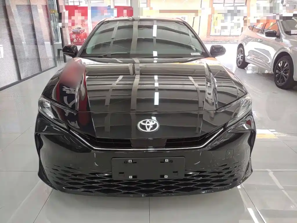 Toyota Camry — миниатюра 3