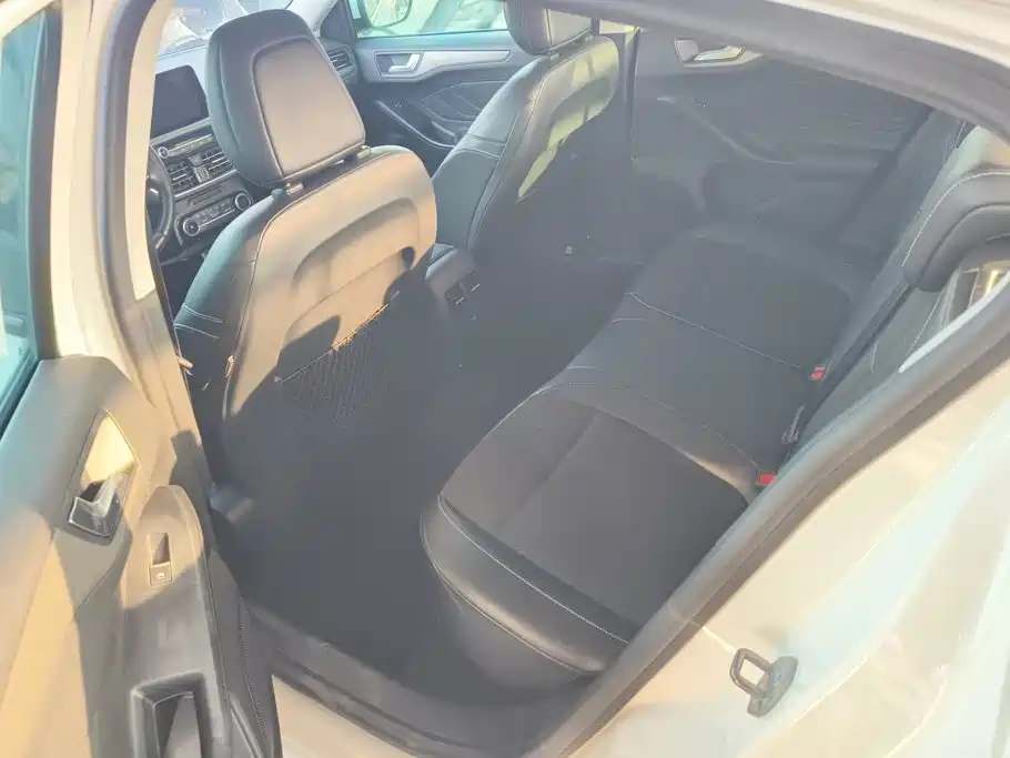 Ford Focus — миниатюра 10