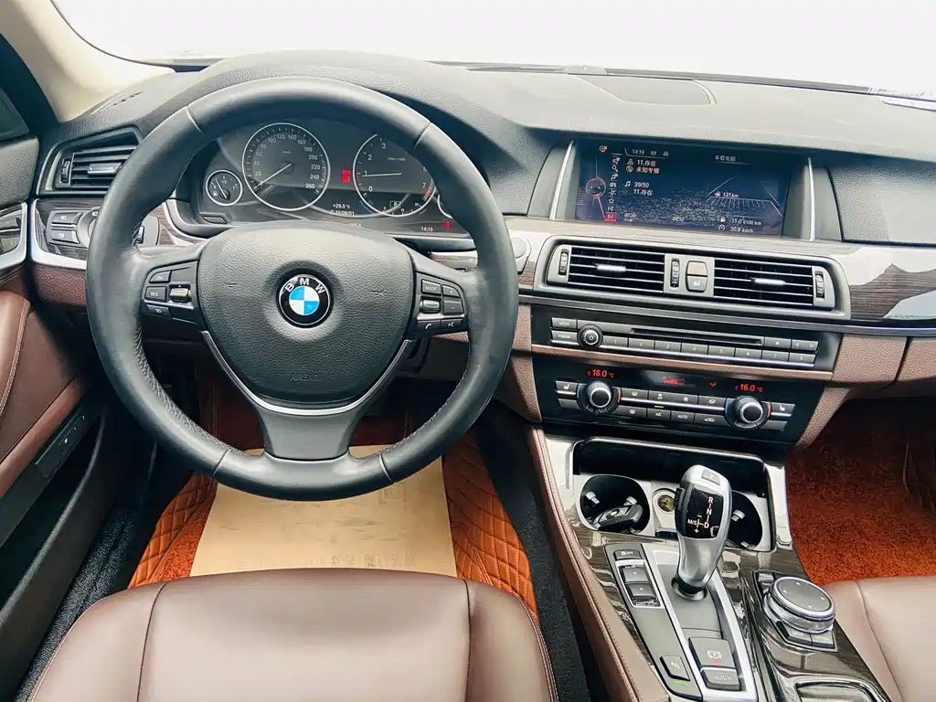 BMW 5 Series — миниатюра 15