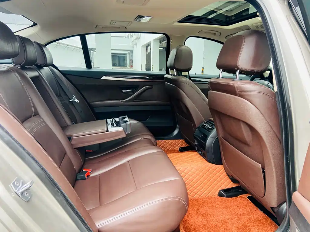 BMW 5 Series — миниатюра 12