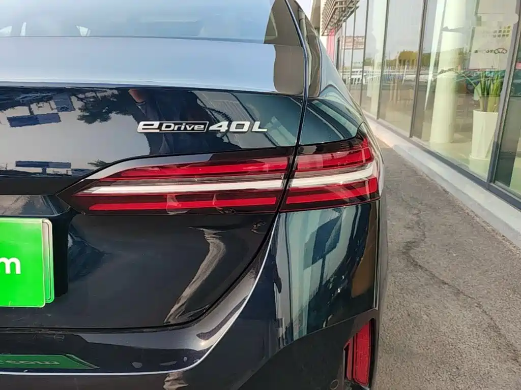 BMW i5 — миниатюра 8