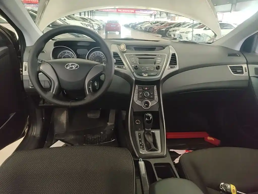 Hyundai Elantra Langdong — миниатюра 10