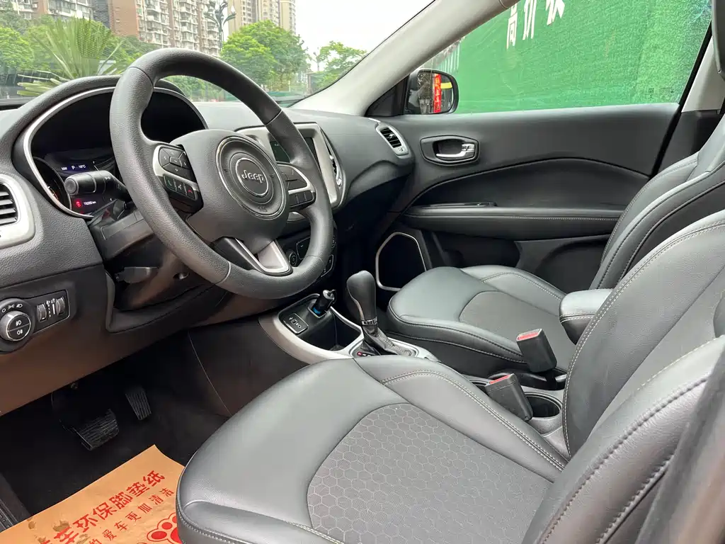 Jeep Compass - фото 5