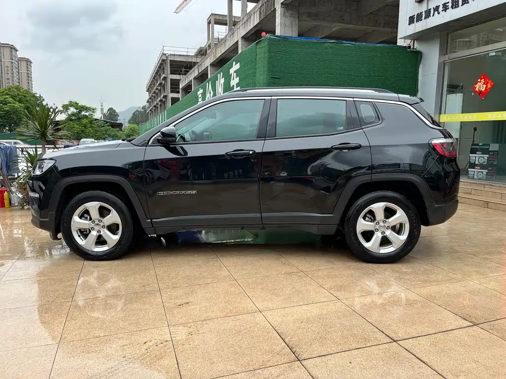 Jeep Compass - фото 9