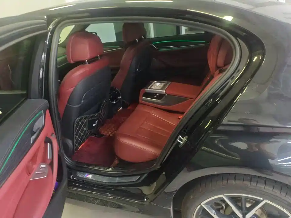 BMW 5 Series — миниатюра 6