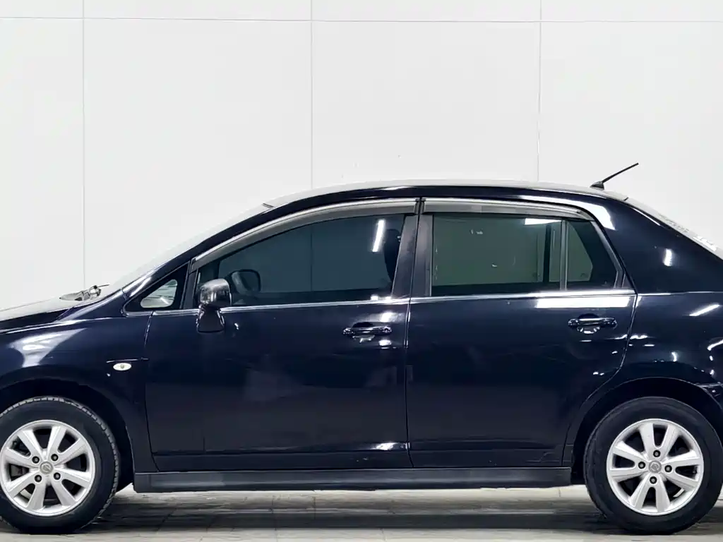 Nissan Tiida 2008 1.6L MT Fashion