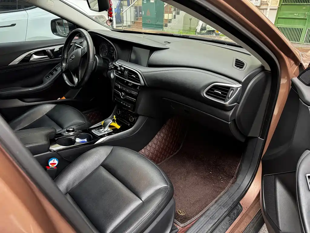 Infiniti QX30 — миниатюра 6