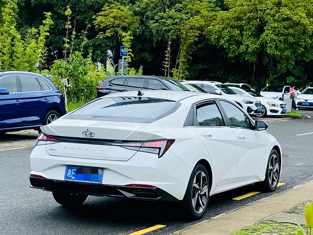 Hyundai Elantra — миниатюра 6