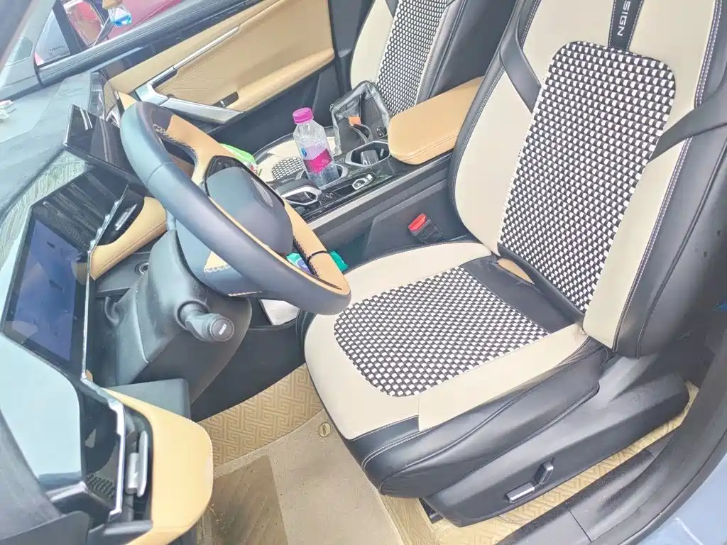 Geely Boyue L — миниатюра 11