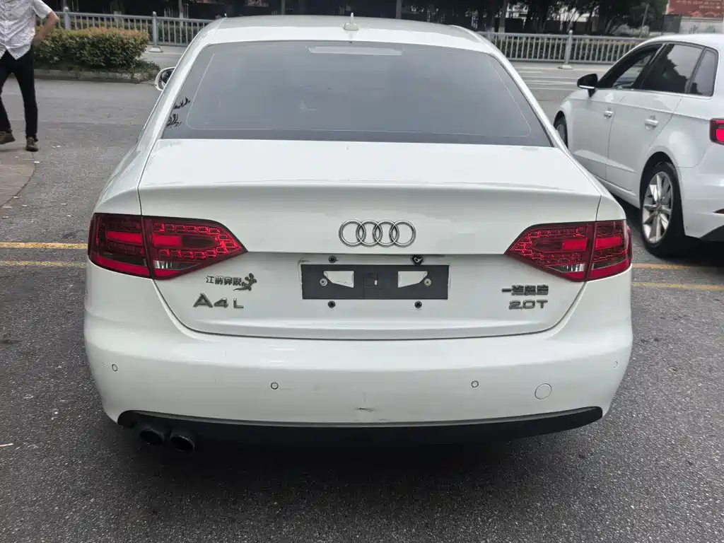Audi A4L 2011 2.0 TFSI