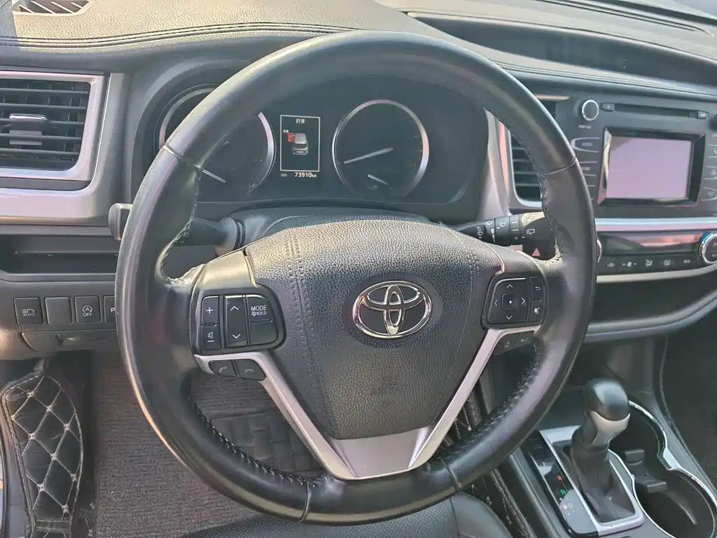 TOYOTA HIGHLANDER